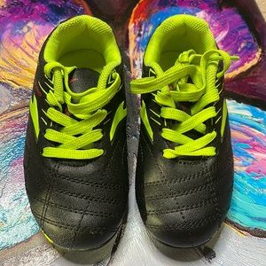 Soccer cleats like new